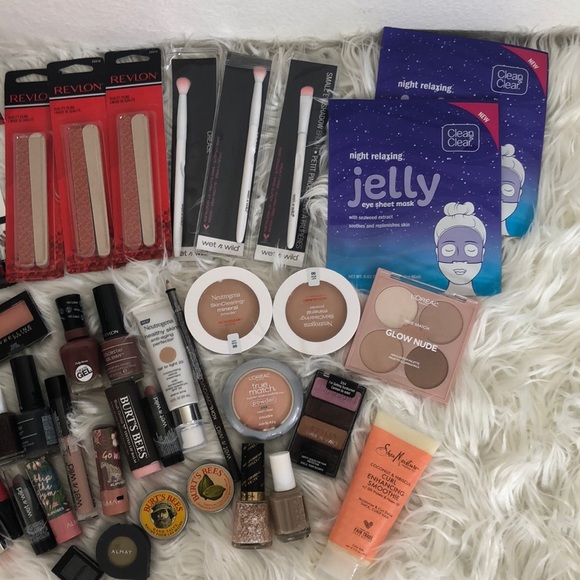 Mystery Beauty Box 5 / $20 - Picture 2 of 4